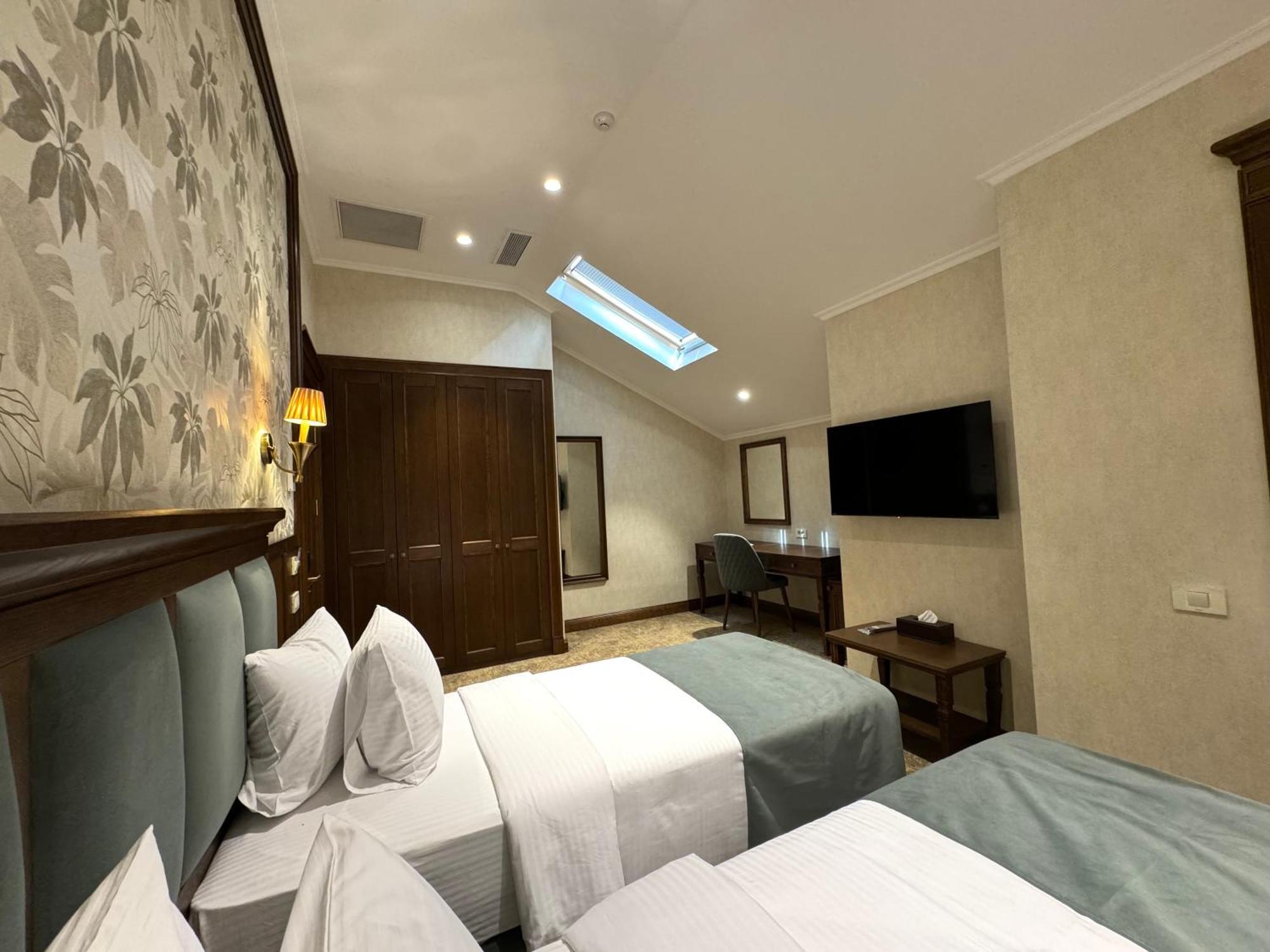 Midway Baku Hotel Buitenkant foto