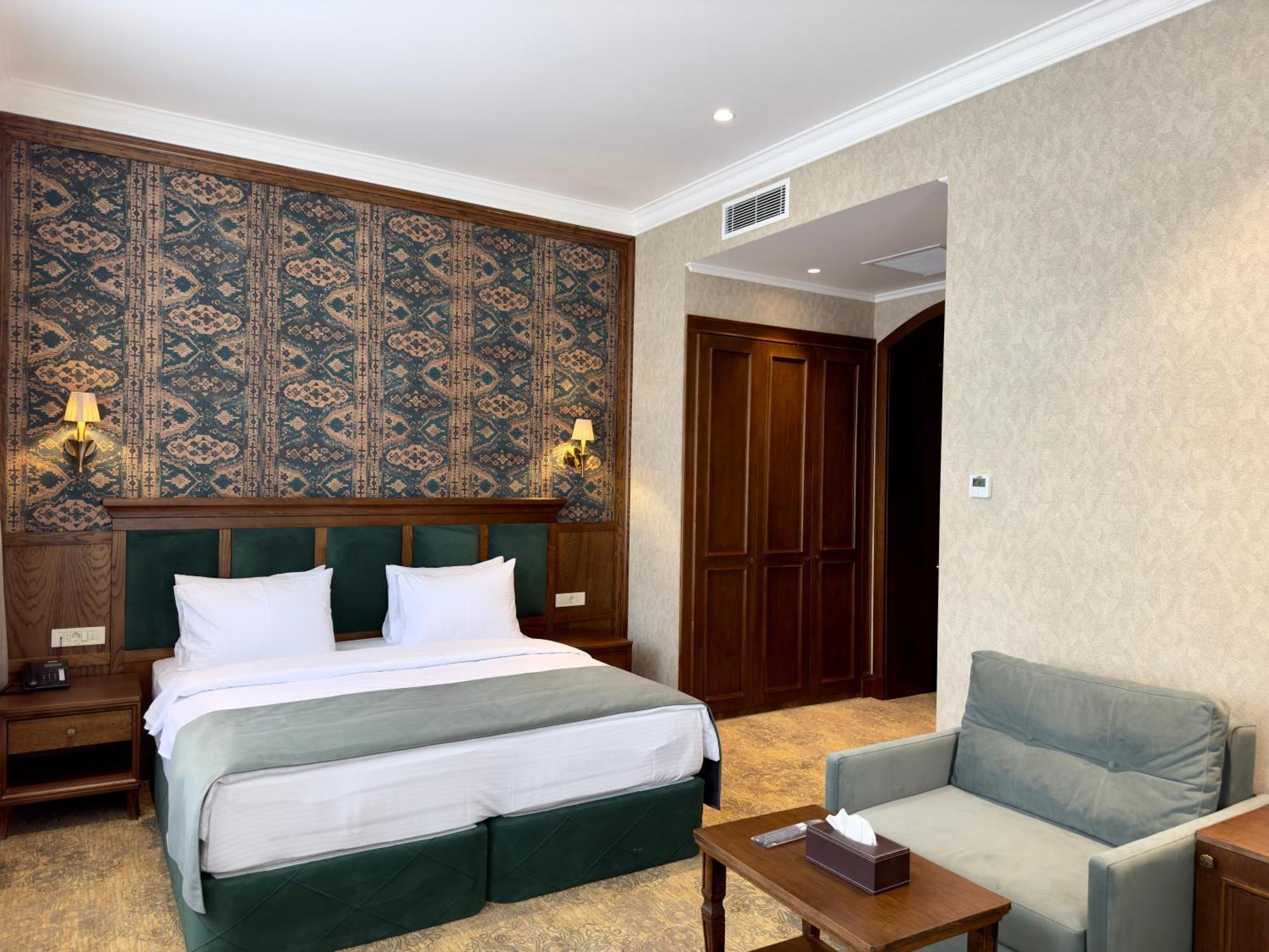Midway Baku Hotel Buitenkant foto