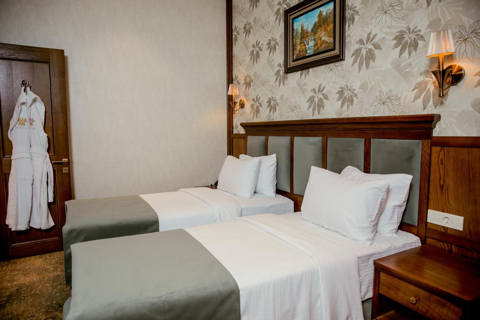 Midway Baku Hotel Buitenkant foto