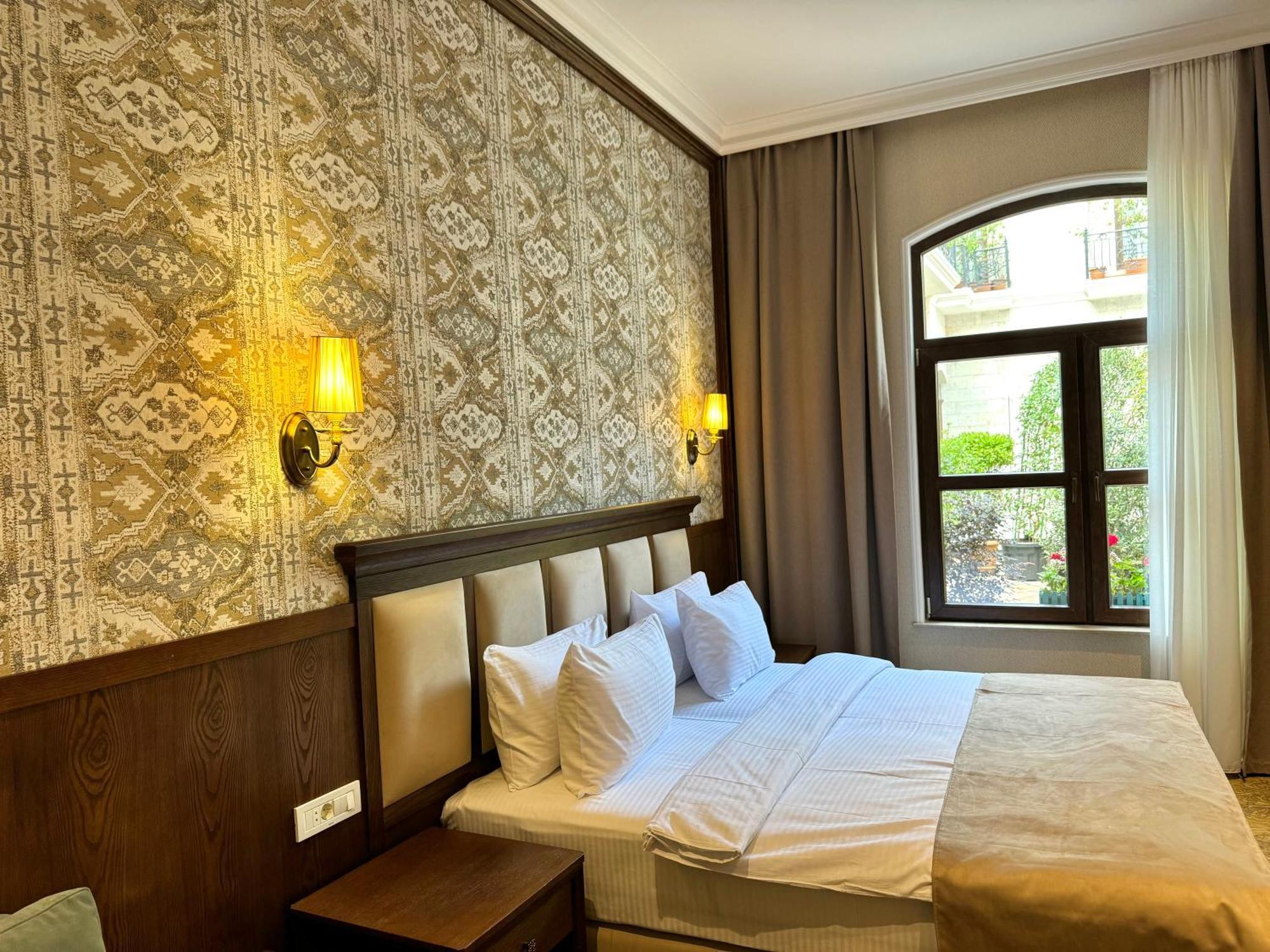 Midway Baku Hotel Buitenkant foto