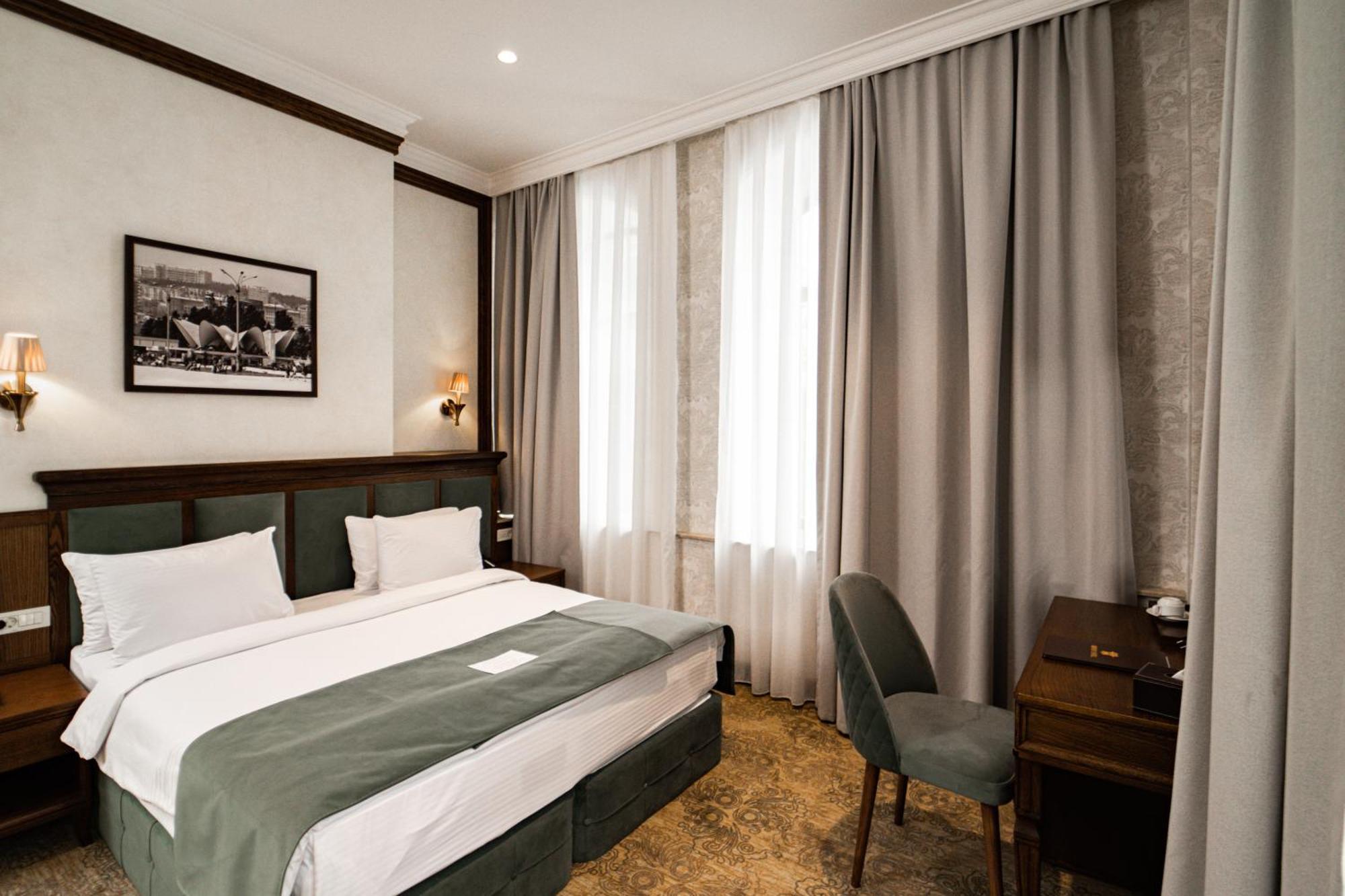 Midway Baku Hotel Buitenkant foto