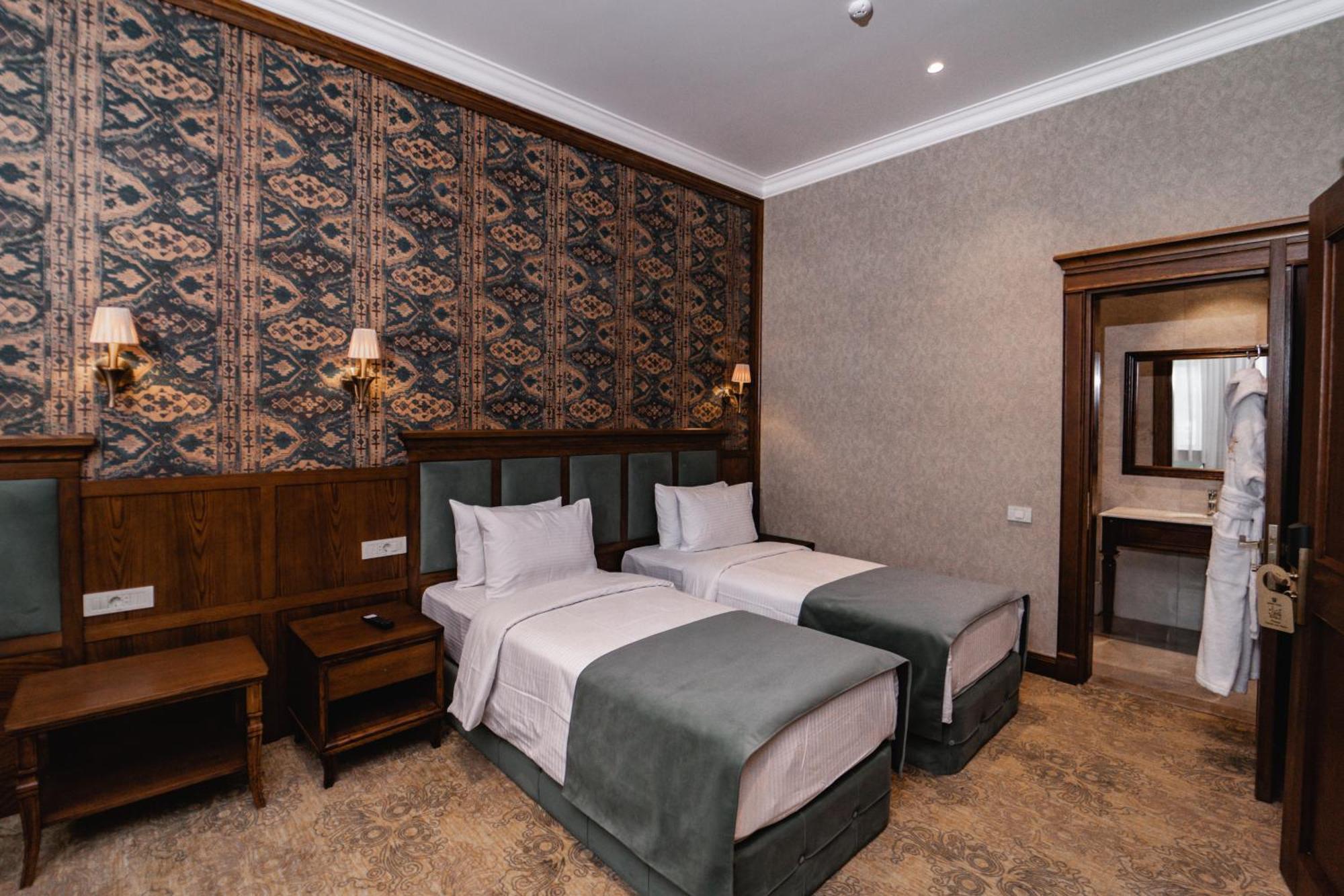 Midway Baku Hotel Buitenkant foto