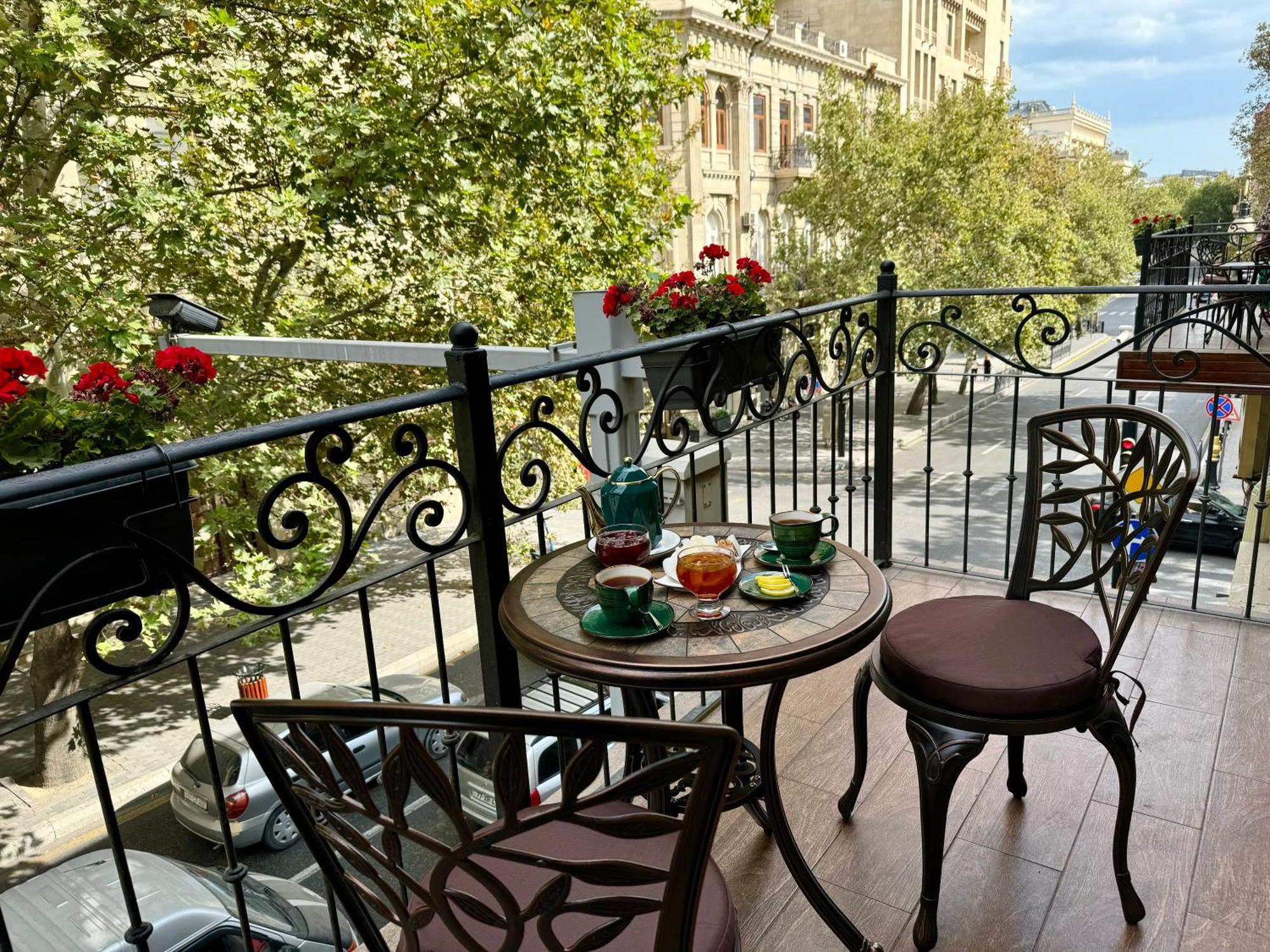 Midway Baku Hotel Buitenkant foto